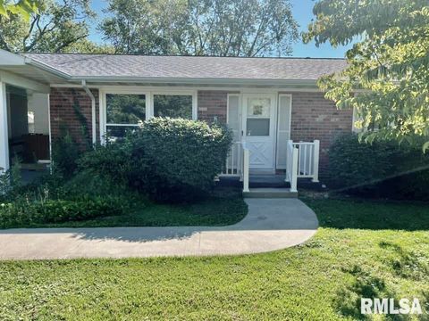 Tiny photo for 304 APRIL Avenue, Carmi, IL 62821 (MLS # EB459968)