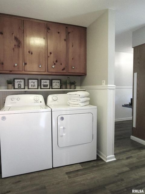 Tiny photo for 304 APRIL Avenue, Carmi, IL 62821 (MLS # EB459968)