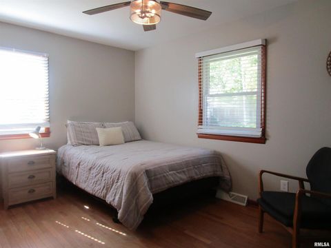 Tiny photo for 304 APRIL Avenue, Carmi, IL 62821 (MLS # EB459968)