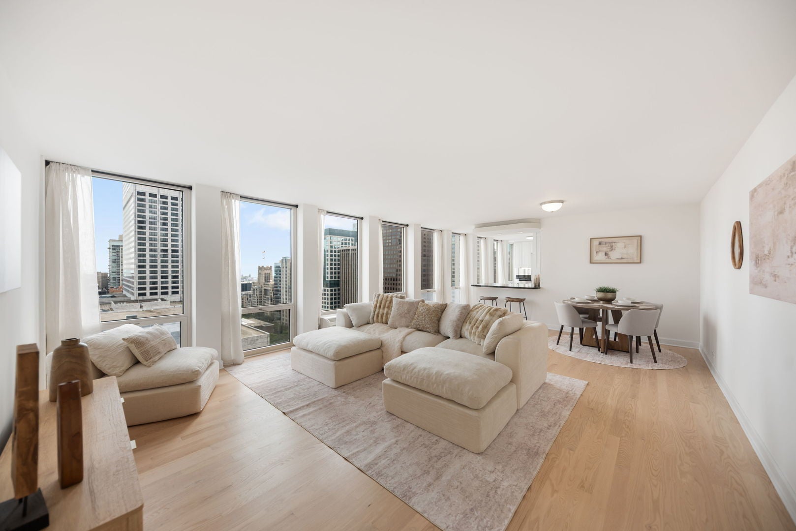 111 E CHESTNUT Street 30C