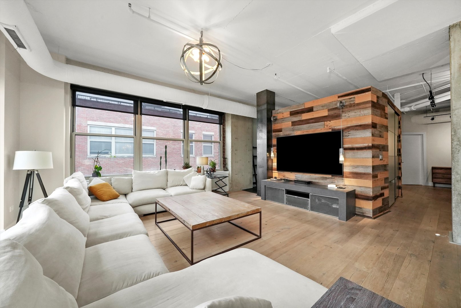 6 S LAFLIN Street 913