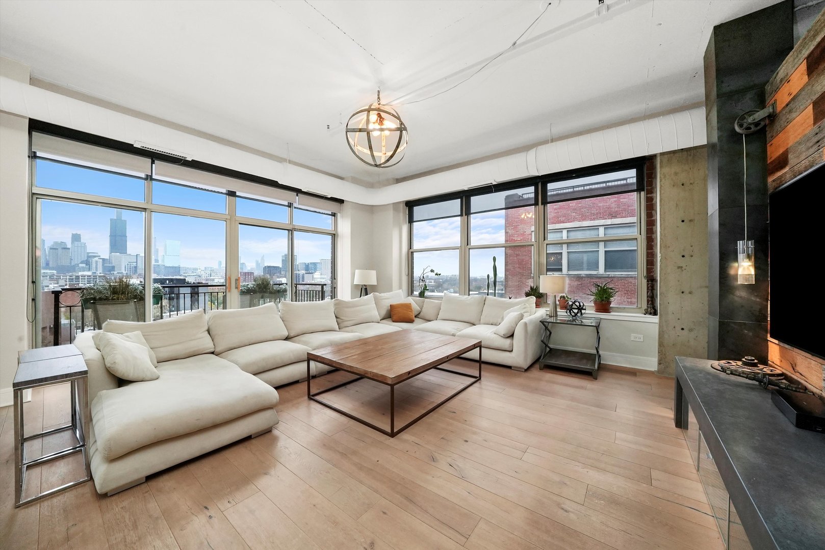 6 S LAFLIN Street 913