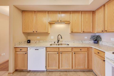 Tiny photo for 2260 S Grace Street #402, Lombard, IL 60148 (MLS # 12496237)