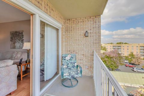 Tiny photo for 2260 S Grace Street #402, Lombard, IL 60148 (MLS # 12496237)