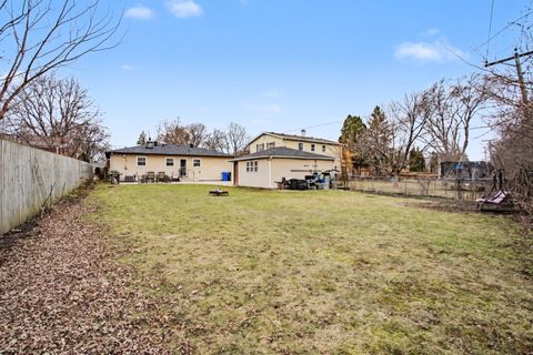 Tiny photo for 1403 S Robert Drive, Mount Prospect, IL 60056 (MLS # 12593571)