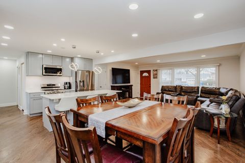 Tiny photo for 1403 S Robert Drive, Mount Prospect, IL 60056 (MLS # 12593571)