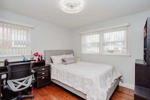 Tiny photo for 1403 S Robert Drive, Mount Prospect, IL 60056 (MLS # 12593571)