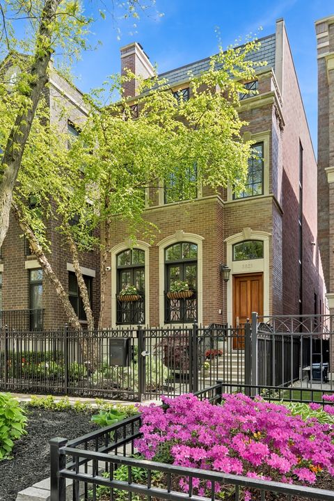 3823 N Wayne Avenue Chicago IL 60613
