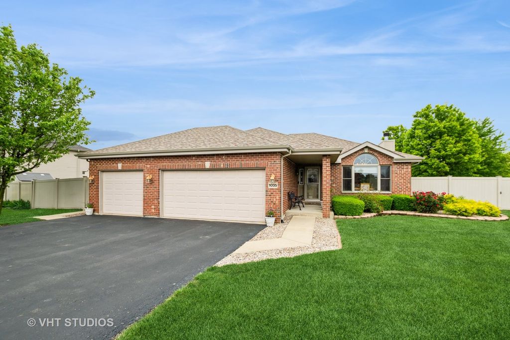 Photo for 1035 Bonnie Lane, Peotone, IL 60468 (MLS # 12470469)