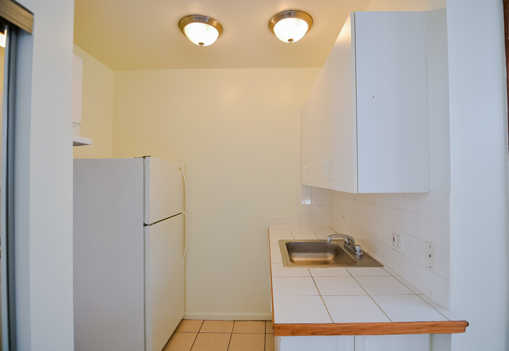 4241 N KENMORE Avenue G6