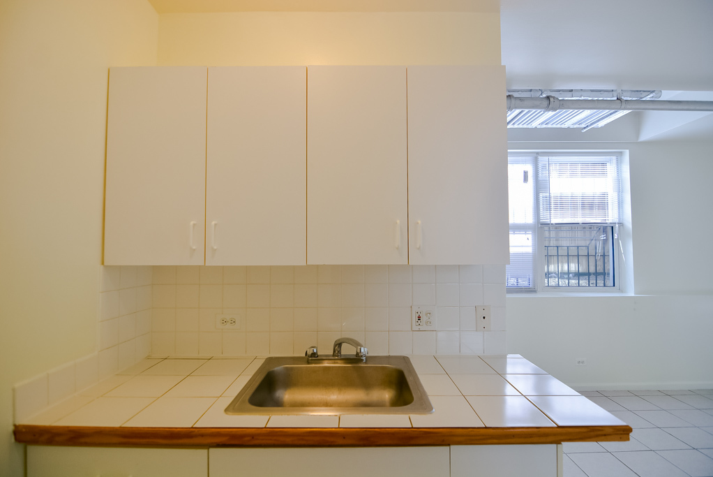 4241 N KENMORE Avenue G6