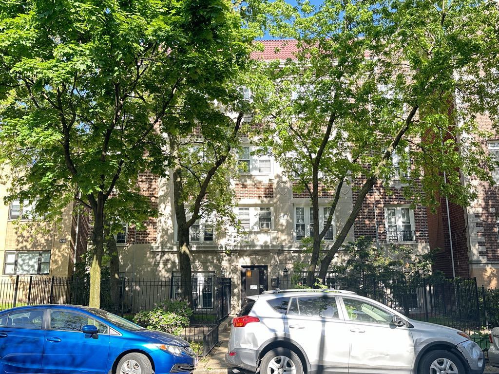 4241 N KENMORE Avenue G6