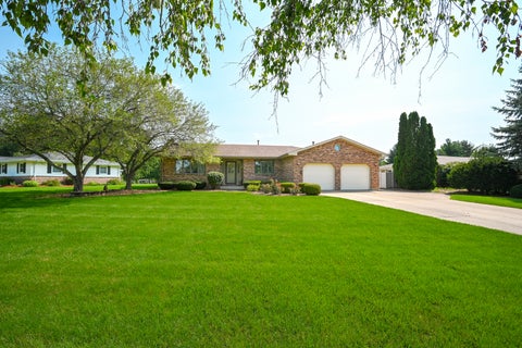 Photo of 310 Wintree Lane, New Lenox, IL 60451 (MLS # 12719916)