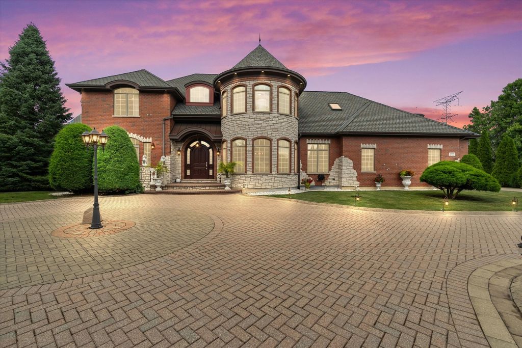 Photo for 11010 W 131st Street, Palos Park, IL 60464 (MLS # 12398167)