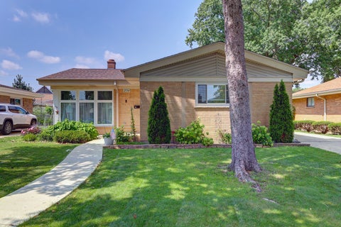 Photo of 2534 Kensington Avenue, Westchester, IL 60154 (MLS # 12749905)