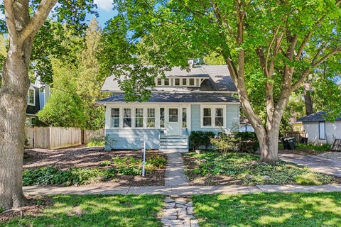 Tiny photo for 217 Prairie Avenue, Libertyville, IL 60048 (MLS # 12780560)