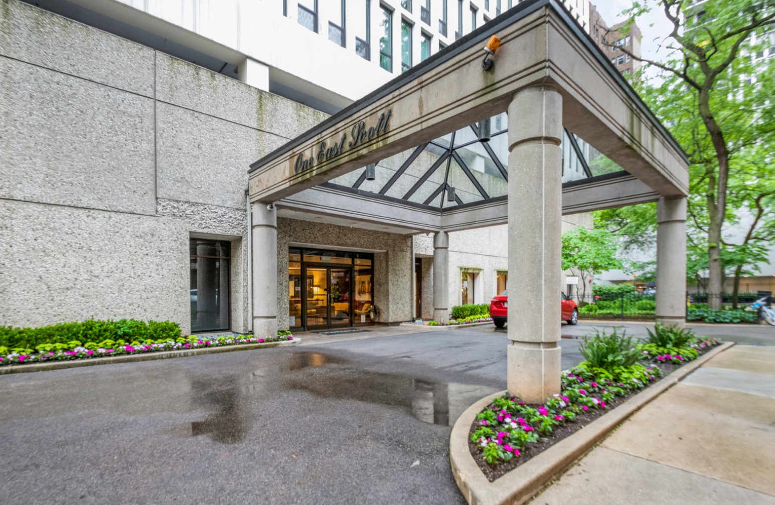 1 E Scott Street 1105