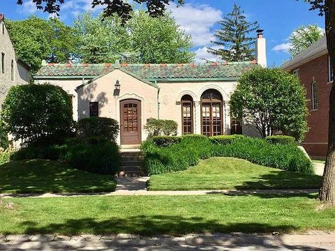 Photo of 1309 S Crescent Avenue, Park Ridge, IL 60068 (MLS # 12698353)