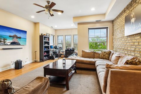 Tiny photo for 1623 W North Shore Avenue #3, Chicago, IL 60626 (MLS # 12627594)