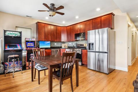 Tiny photo for 1623 W North Shore Avenue #3, Chicago, IL 60626 (MLS # 12627594)