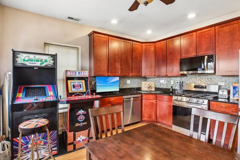 Tiny photo for 1623 W North Shore Avenue #3, Chicago, IL 60626 (MLS # 12627594)