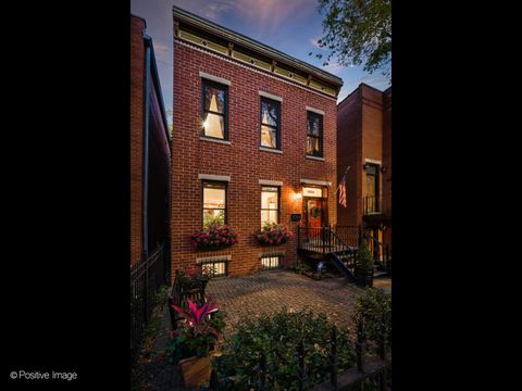 Tiny photo for 823 S Oakley Boulevard, Chicago, IL 60612 (MLS # 12508120)