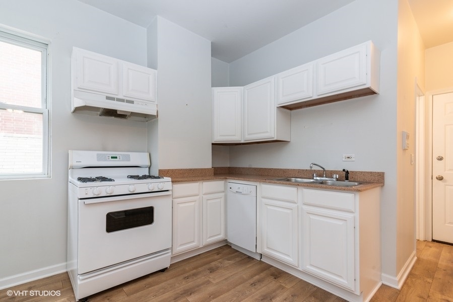 912 N ASHLAND Avenue 2B