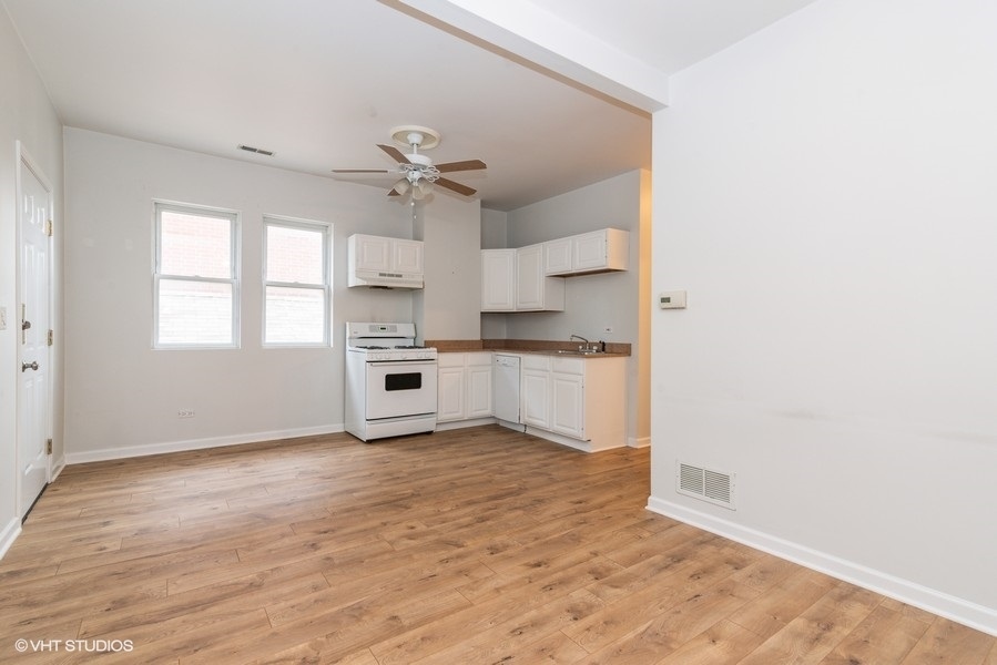 912 N ASHLAND Avenue 2B