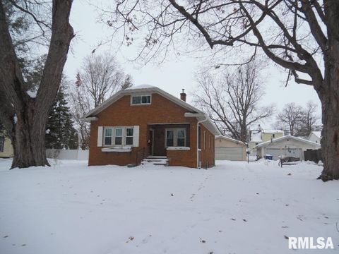 Photo of 1620 N 3RD Street, Clinton, IA 52732 (MLS # QC4269977)