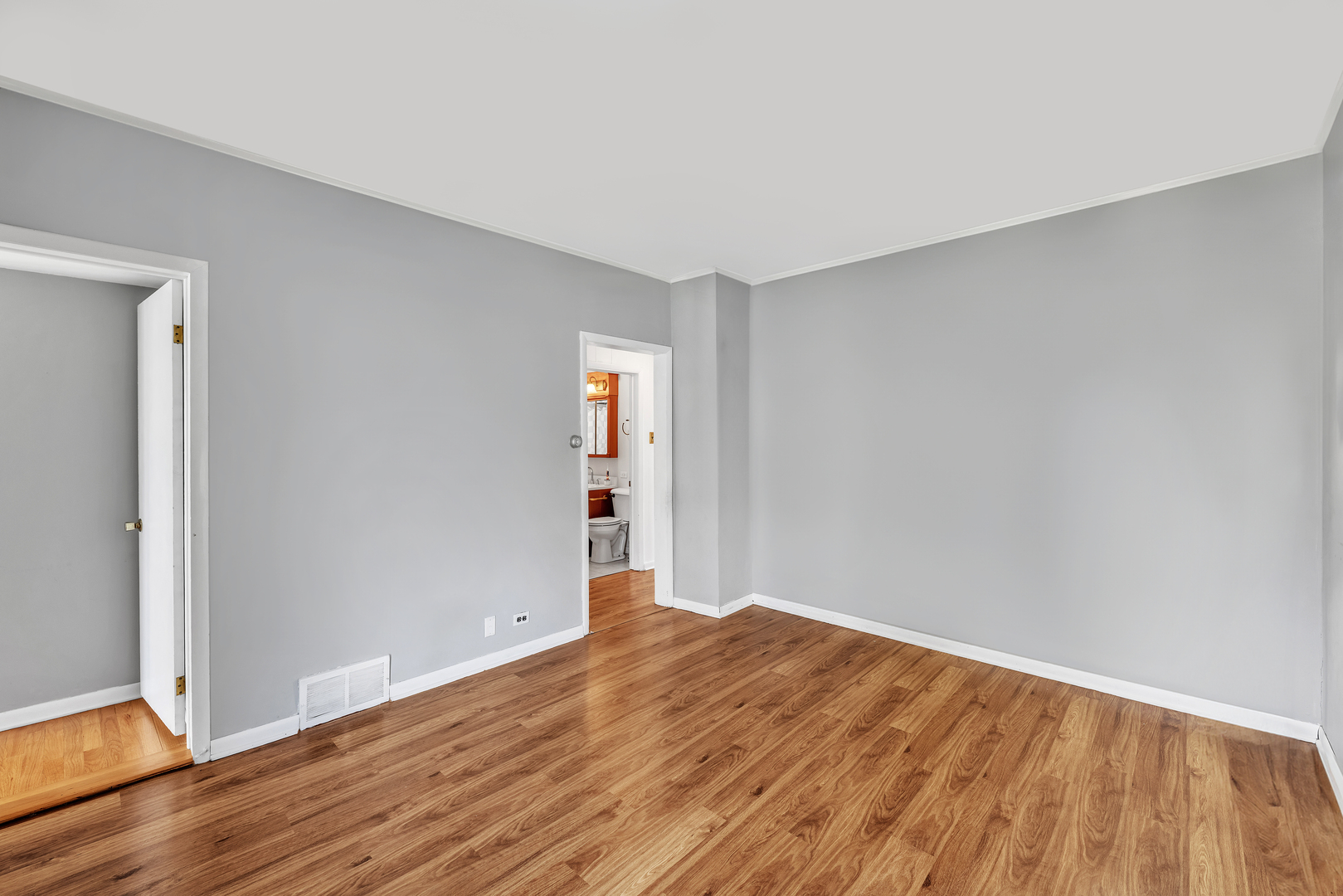 9821 Schiller Boulevard