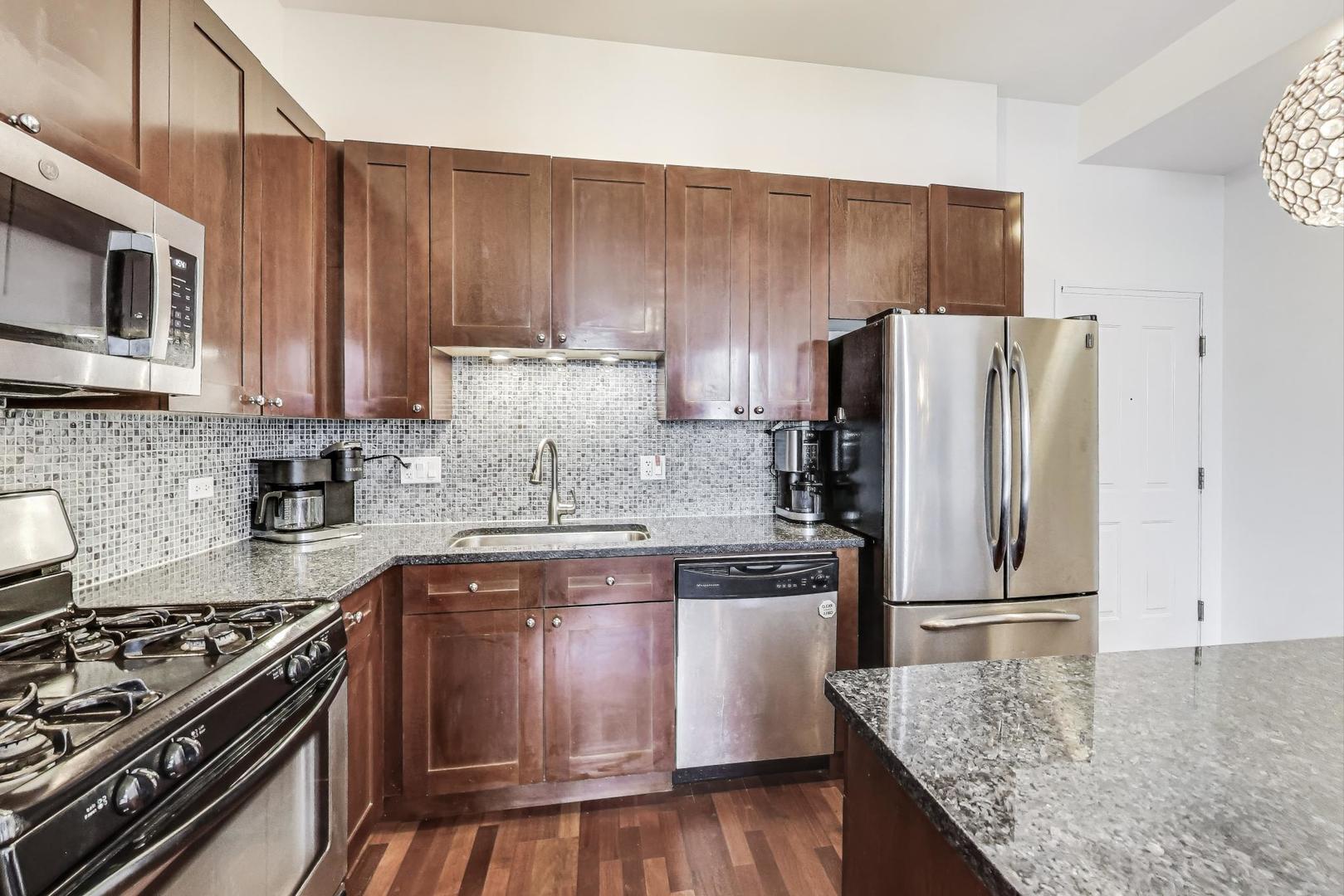 Chicago, Illinois 60605, United States, 2 Bedrooms Bedrooms, ,2 BathroomsBathrooms,Residential,Active,245350