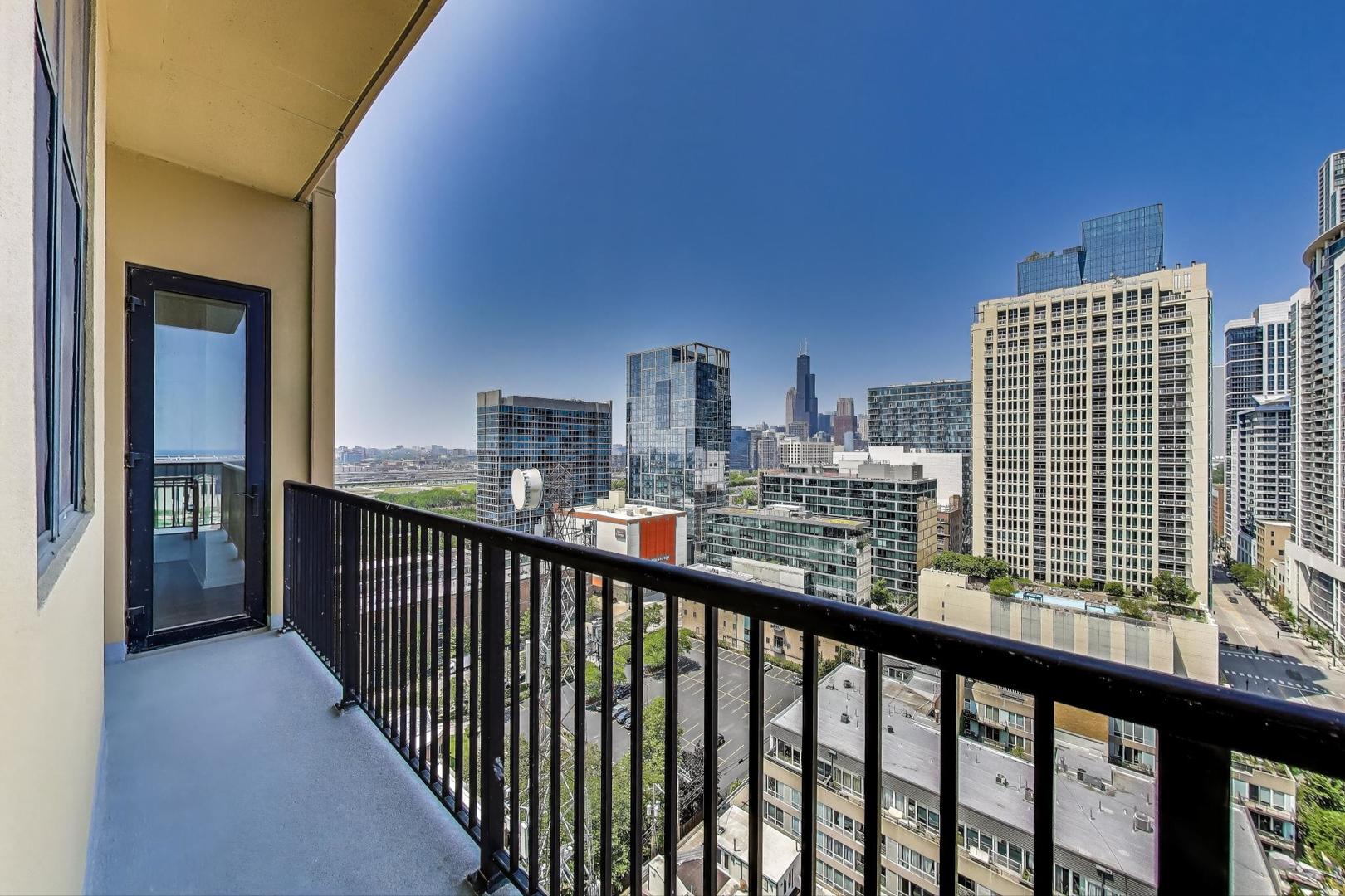 Chicago, Illinois 60605, United States, 2 Bedrooms Bedrooms, ,2 BathroomsBathrooms,Residential,Active,245350