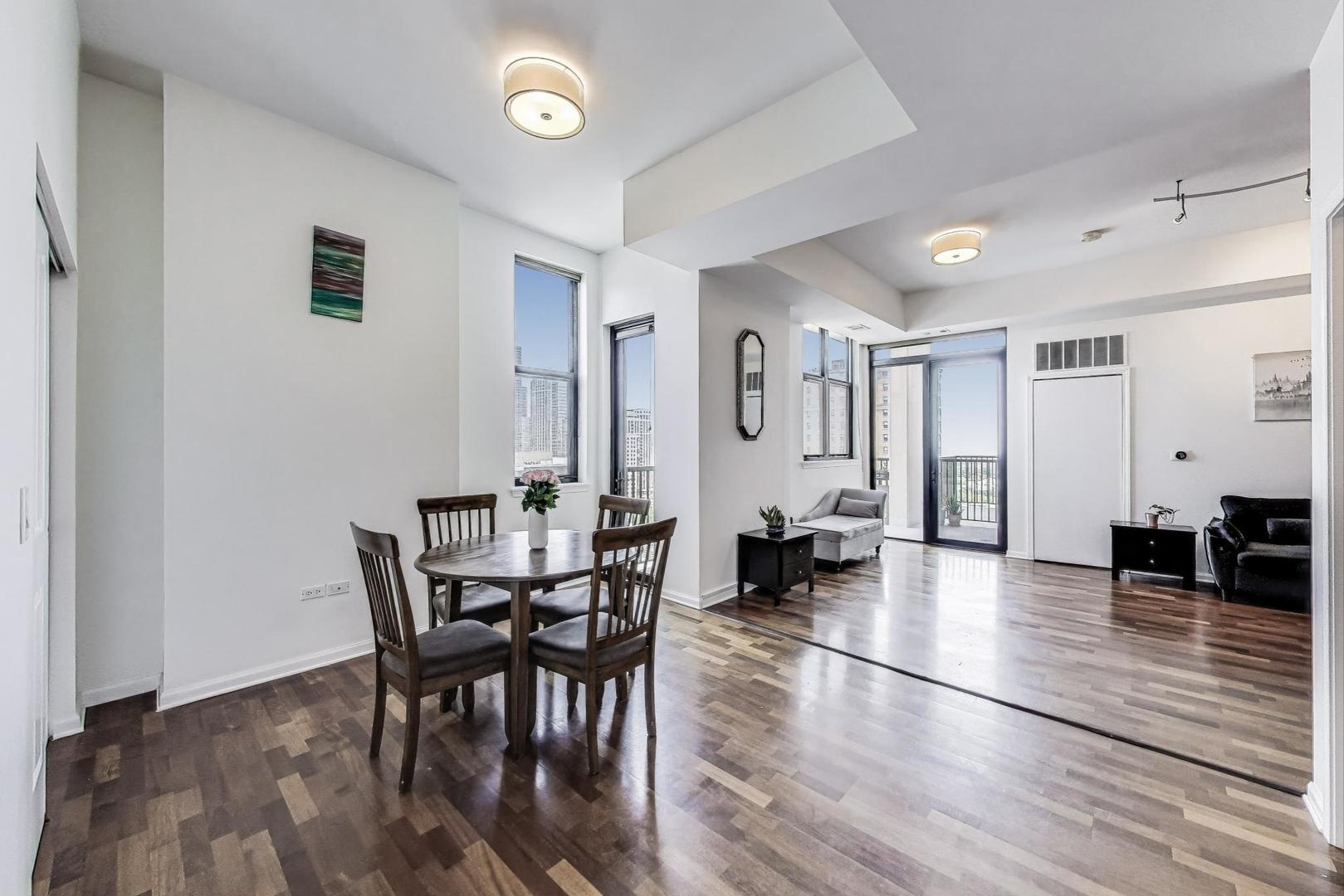 Chicago, Illinois 60605, United States, 2 Bedrooms Bedrooms, ,2 BathroomsBathrooms,Residential,Active,245350