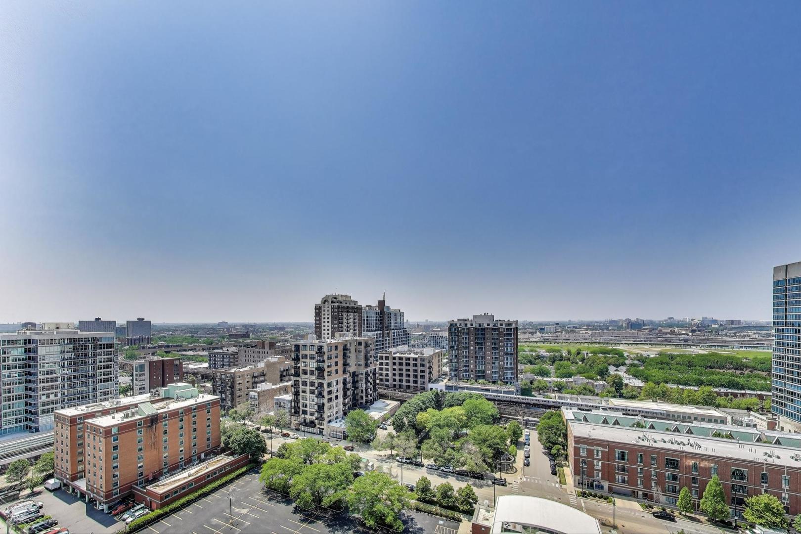 Chicago, Illinois 60605, United States, 2 Bedrooms Bedrooms, ,2 BathroomsBathrooms,Residential,Active,245350