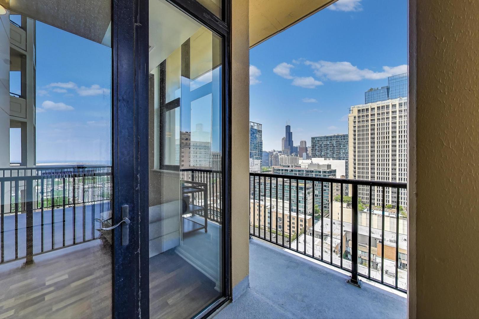 Chicago, Illinois 60605, United States, 2 Bedrooms Bedrooms, ,2 BathroomsBathrooms,Residential,Active,245350