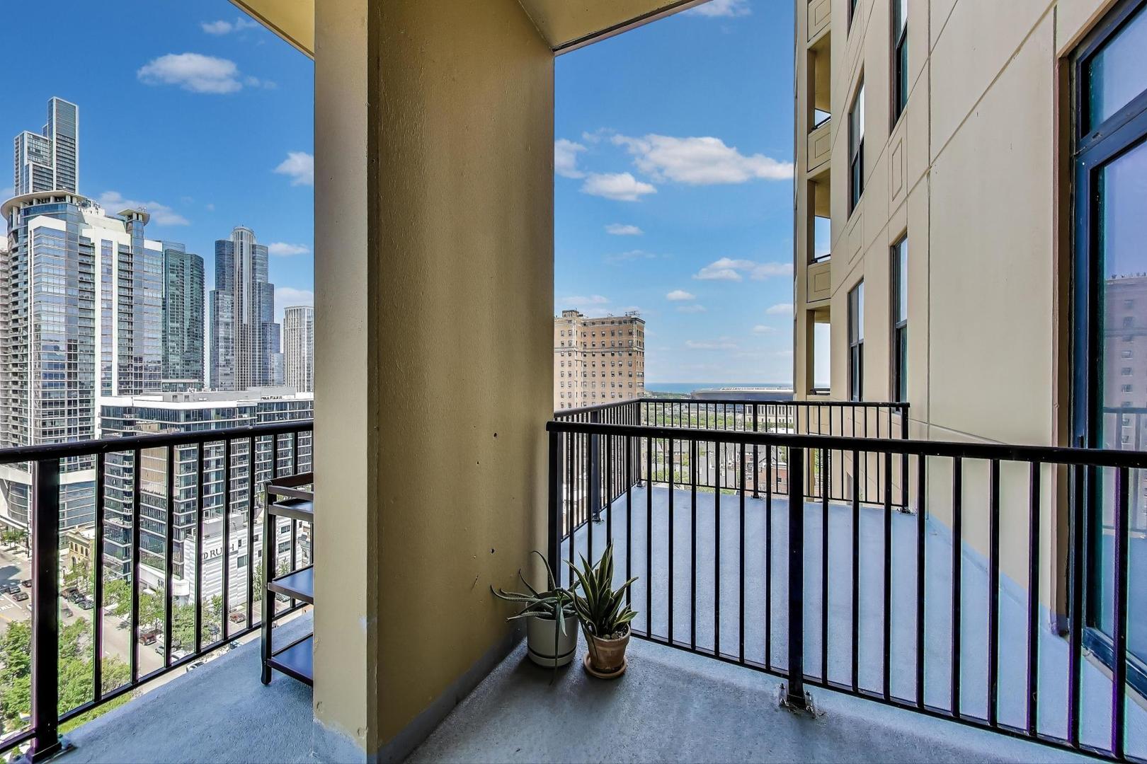 Chicago, Illinois 60605, United States, 2 Bedrooms Bedrooms, ,2 BathroomsBathrooms,Residential,Active,245350