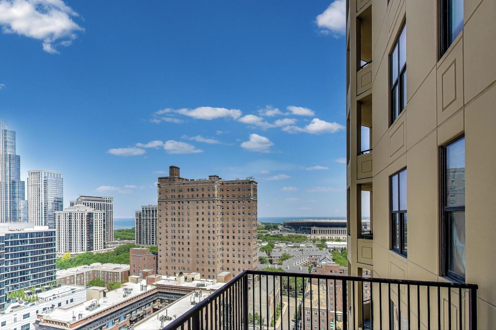 Chicago, Illinois 60605, United States, 2 Bedrooms Bedrooms, ,2 BathroomsBathrooms,Residential,Active,245350