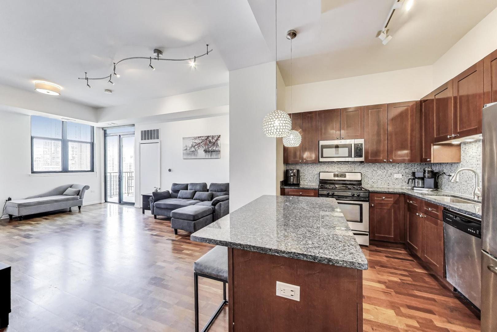 Chicago, Illinois 60605, United States, 2 Bedrooms Bedrooms, ,2 BathroomsBathrooms,Residential,Active,245350