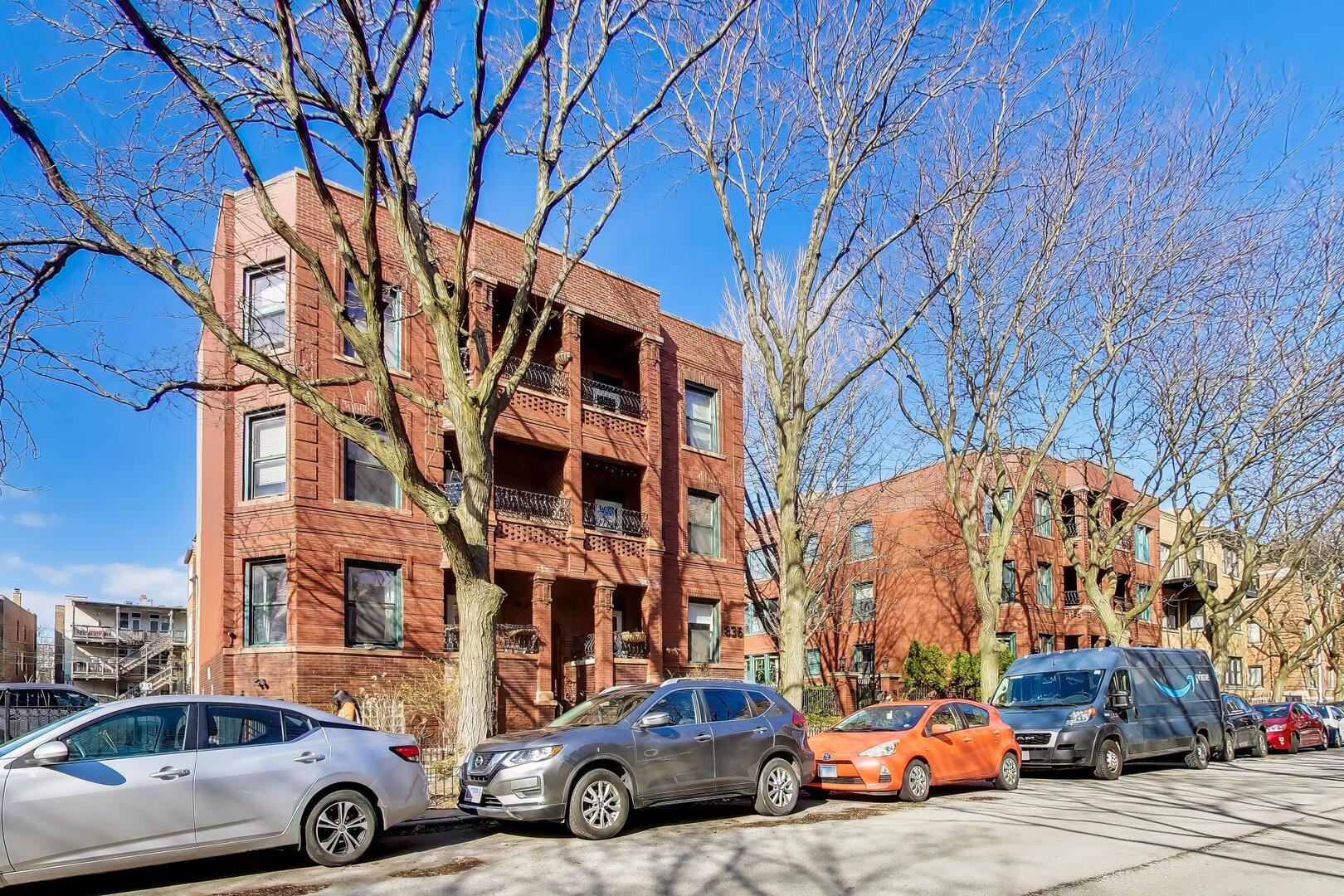 832 W Lakeside Place 3N