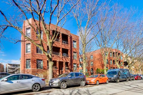 Tiny photo for 832 W Lakeside Place #3N, Chicago, IL 60640 (MLS # 12585361)