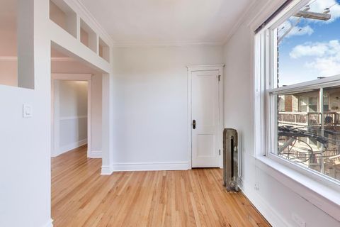 Tiny photo for 832 W Lakeside Place #3N, Chicago, IL 60640 (MLS # 12585361)