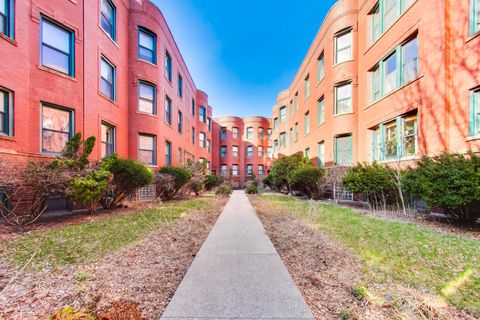Tiny photo for 832 W Lakeside Place #3N, Chicago, IL 60640 (MLS # 12585361)
