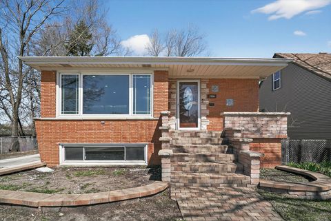 Tiny photo for 2956 W 99th Place, Evergreen Park, IL 60805 (MLS # 12613430)