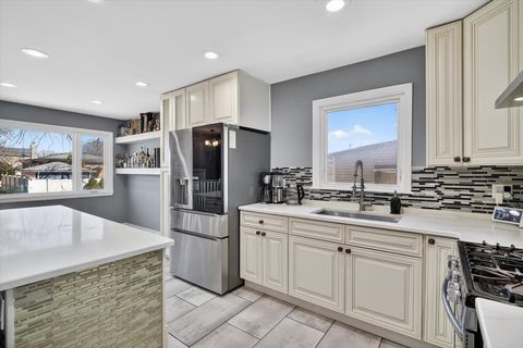 Tiny photo for 2956 W 99th Place, Evergreen Park, IL 60805 (MLS # 12613430)