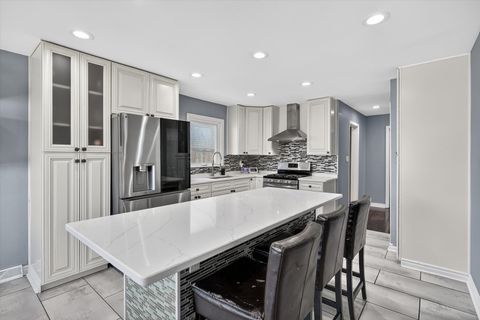 Tiny photo for 2956 W 99th Place, Evergreen Park, IL 60805 (MLS # 12613430)