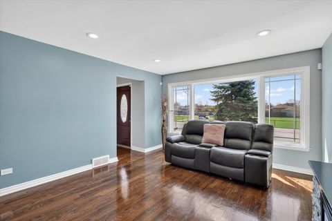 Tiny photo for 2956 W 99th Place, Evergreen Park, IL 60805 (MLS # 12613430)