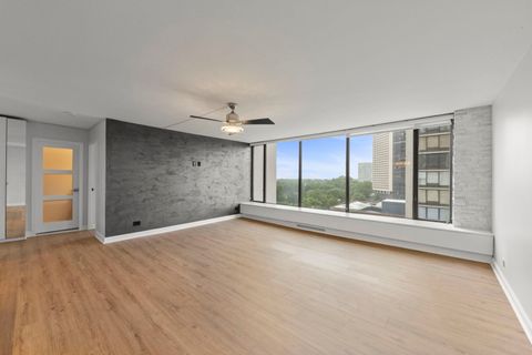 Tiny photo for 5455 N Sheridan Road #908, Chicago, IL 60640 (MLS # 12682122)