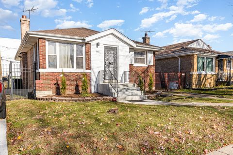 Photo of 4852 W HIRSCH Street, Chicago, IL 60651 (MLS # 12526899)