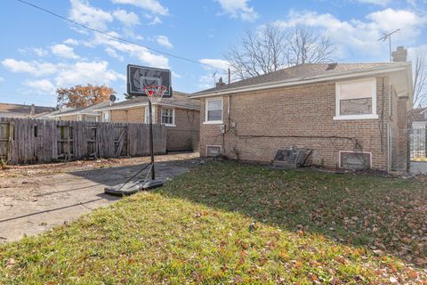 Tiny photo for 4852 W HIRSCH Street, Chicago, IL 60651 (MLS # 12526899)