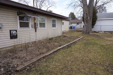 Tiny photo for 19 Helm Road, Carpentersville, IL 60110 (MLS # 12573792)